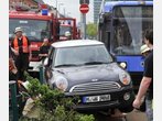 Mini kollidiert am Hauptbahnhof mit Tram
