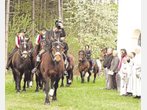 Segen für Ross und Reiter beim Georgi-Ritt in Penzberg
