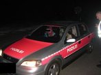Polizei Flensburg stoppt pinken Opel  im "Pozilei"-Design