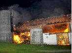 Kleinstockach: Bauernhof lichterloh in Flammen