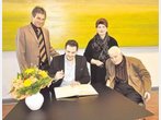 Eintrag ins Goldene Buch: Taufkirchen ehrt den „aktuell berühmtesten Sohn des Ortes“