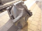 Streugutkiste ins Gleisbett geworfen: Vandalen verwüsten Estinger S-Bahnhof
