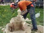 Speedcarving-Meisterschaft in Penzberg: Der Chor der Kettensägen