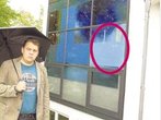 Christuskirche Poing: Unbekannter wirft Stein auf wertvolles Kunstfenster