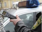 Betrunken mit Auto gegen Betonmauer