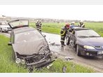Renault prallt seitlich in VW: Zwei Verletzte