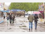 Beim Volksfest spielt das Wetter gar nicht mit