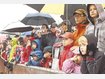 Wie gebannt verfolgen die Zuschauer an der Rottenbucherstraße die Feuerwehrübung. Der Regen tat dabei der Spannung keinen Abbruch. Wie gebannt verfolgen die Zuschauer an der Rottenbucherstraße die Feuerwehrübung. Der Regen tat dabei der Spannung keinen Abbruch.