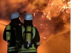 Feuerteufel setzen drei Container in Brand