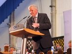 Seehofer auf Volksfest Indersdorf: Wahlkampf mit viel Charme und Selbstironie