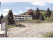 Kahlschlag: Auf dem Baugrundstück an der Klosterjägerstraße wurden zwei Bäume gefällt, die einer Vereinbarung mit dem Landratsamt zufolge hätten stehen bleiben sollen. Jetzt soll der Unternehmer ein Bußgeld zahlen. Foto: Andreas Leder Kahlschlag: Auf dem Baugrundstück an der Klosterjägerstraße wurden zwei Bäume gefällt, die einer Vereinbarung mit dem Landratsamt zufolge hätten stehen bleiben sollen. Jetzt soll der Unternehmer ein Bußgeld zahlen. Foto: Andreas Leder
