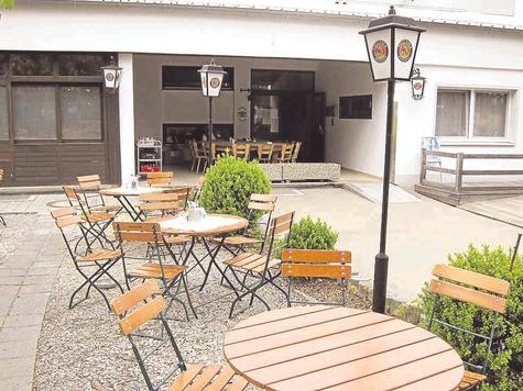 Tummeln sich hier bald Kinder? Der Biergarten vor der Waldgastst&auml;tte, die zum Hort werden soll. foto: ost