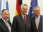 Bundesverdienstkreuz für ehemaligen Starnberger Landrat Heinrich Frey