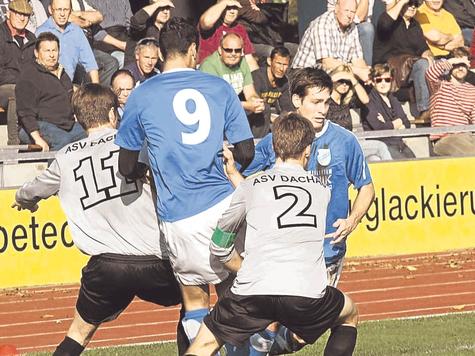 Blick zur&uuml;ck: Das Hinspiel gegen Karlsfeld im vergangenen Oktober gewannen die ASV-Kicker im sonnendurchfluteten Sepp-Helfer-Stadion mit 2:0.