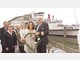 Flugkapit&auml;n auf dem Schiff: Gabriele Ott und Peter Witte waren das erste Paar, das sich auf dem Museumsschiff Tutzing trauen lie&szlig;. Mit dabei die Trauzeugen Michaela Coulon und Maximilian H&auml;ng. Foto: Jaksch