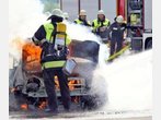 Ständlerstraße: Familie entkommt aus brennendem Auto