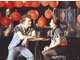 99 Luftballons: Rebell und Lebenslustige bandeln an. Foto: Gerald F&ouml;rtsch