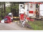 Radler bei Sturz schwer verletzt