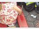 Ihren Daumen hatte sich das M&auml;dchen beim Spielen zwischen Gabelarm und Laufrolle eines Hubwagens eingeklemmt. Foto: Feuerwehr