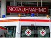 Till Peters mit schwerer Kopfverletzung ins Krankenhaus gebracht
