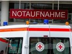 Till Peters mit schwerer Kopfverletzung ins Krankenhaus gebracht