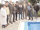 Alles neu: VfB-Chef Hans Reif (2. v. r.) zeigte den Mitgliedern des F&ouml;rdervereins die &Auml;nderungen am Freibad Ainhofen.ost