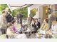 Im Gespr&auml;ch: Katja Hessel (3.v.r.) mit Peter H&ouml;&szlig; (l.), Tourismus-Chef Georg Overs (2.v.l.) und Josef Bierschneider (2.v.r.) auf der Terrasse des Caf&eacute; Schwaiger. Foto: Tp
