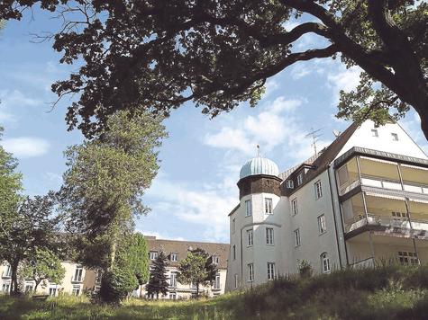 Im Wohntrakt links vom Schloss Deutenhofen sollen die Fl&uuml;chtlinge untergebracht werden. foto: khr