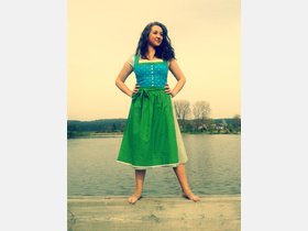 Kristina Seidl (17) aus Thanning m&ouml;chte das Mai-Madl werden, weil: Ich will das Mai-Madl werden ,weil f&uuml;r mich das Dirndl das scheenste Gwand der Welt ist und Ich es am liebsten Tag und Nacht tragen w&uuml;rde.Ich hoff meine Bilder gefallen euch.