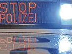 Aquaplaning: Pickup bricht auf Autobahn aus