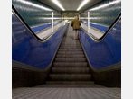 Hauptbahnhof: Rolltreppendrängler verletzt Frau und Kind