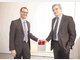 Symbolischer Knopfdruck: Albert Luppart (l.) und Adrian von Hammerstein geben das neue Breitbandkabelnetz f&uuml;r Internet, Fernsehen und Telefon frei. Foto: svj