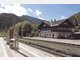 Einladend sieht anders aus: Der Zustand des Bahnhofsgeb&auml;udes und des Kiosks dahinter sind dem Gemeinderat Bayrischzell ein Dorn im Auge. foto: andreas leder