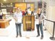 Ausgezeichnet: Preistr&auml;ger Hannes Schmidmayer (l.) und Werkstattleiter Peter Jacobi mit dem Gesellenst&uuml;ck. foto: KN