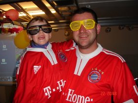 Andre aus Bad Klosterlausnitz ist der verr&uuml;ckteste Bayern-Fan, weil...: weil das der geilste Verein der Welt ist und bei uns schon die kleinen kr&auml;ftig mitfiebern!!!