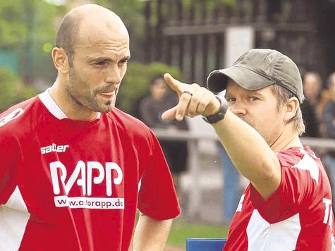 Der Assistent hatte das Sagen: Holm-Thies K&uuml;hl (r.) vertrat Chefcoach Marcel Richter in der letzten Saisonwoche. hab