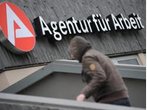 Volkswirte: Zahl der Arbeitslosen im Mai unter Drei-Millionen-Marke