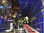 Fans bleiben in U-Bahn-Aufzügen stecken