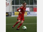 Kristina Schuster jubelt mit dem FC Bayern
