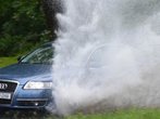Aquaplaning: starker Regen verwandelt Straßen in gefährliche Rutschpisten  