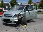Auto kollidiert mit Motorrad - ein Schwerverletzter