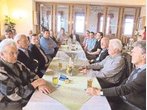 Keine Schilder, viel Schmutz und riesige Schlaglöcher