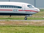 ICE Look: Deutsche Bahn Flugzeug "DB Air One" startet für Tui fly