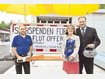 Motorsäge, Kaffeemaschine, Radio: Zum offiziellen Start der Sachspendenaktion für Flutopfer konnten (v.li.) Betriebshofleiter Helmut Degen, Initiatorin Harriet Ammann und Bürgermeister Christoph Göbel schon erste Spenden vorweisen. Foto: js Motorsäge, Kaffeemaschine, Radio: Zum offiziellen Start der Sachspendenaktion für Flutopfer konnten (v.li.) Betriebshofleiter Helmut Degen, Initiatorin Harriet Ammann und Bürgermeister Christoph Göbel schon erste Spenden vorweisen. Foto: js