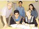 Engagieren sich f&uuml;r Asylbewerber: Petra Buttermann und Dieter Schneider mit ihren &bdquo;Patenkindern&ldquo; Harun Safi (vorne) sowie Manja und Abdullah Popalzai. foto: tab