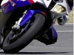 Mit Motorrad gegen Mauer geprallt: Frau stirbt