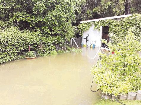 Seengarten: So wie der Familie Pollinger an der Gartenstra&szlig;e erging es vielen Freisingern. In der Stadt belaufen sich die Hochwassersch&auml;den auf rund zehn Millionen Euro. Privat