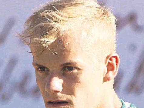 Hannes Huber Der dribbelstarke Linksfu&szlig; verl&auml;sst den TuS. foto: or