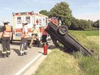 Rasant überholt: BMW landet auf dem Dach im Straßengraben