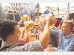 Ausschließlich aus Holzfässern: die Poinger Wiesn-Mass kostet 7,20 Euro